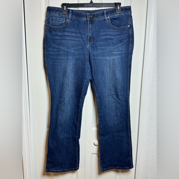 Classic Blue Women's Straight Leg Jeans by Lincoln Outfitters - Picture 1 of 8